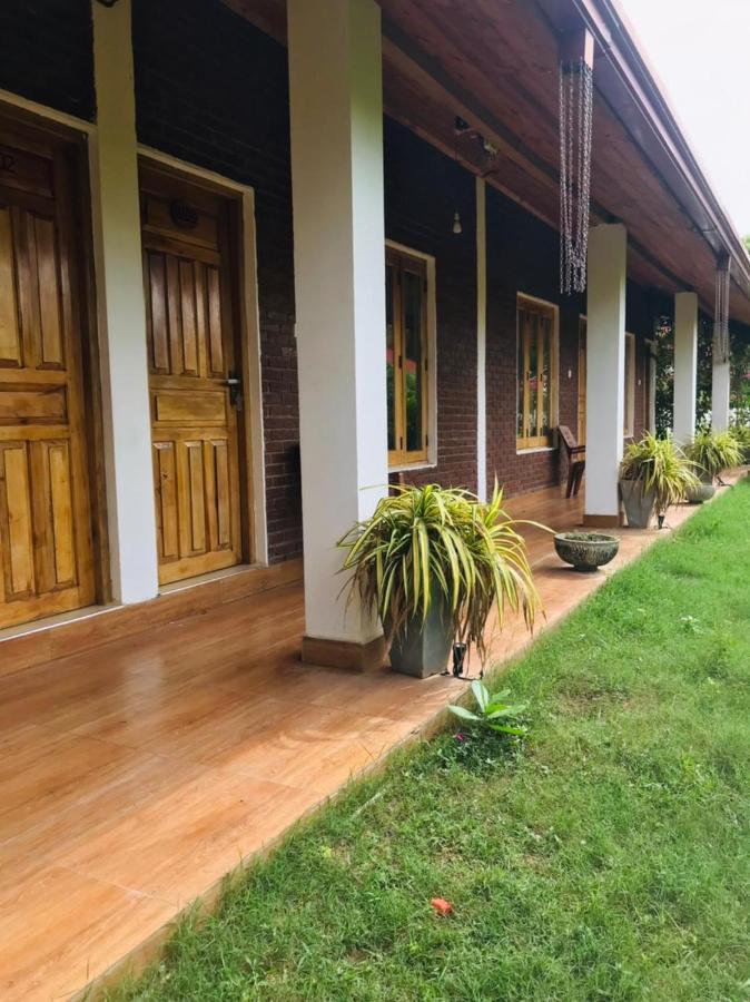 Italian Guest Hotel Trincomalee Exterior foto