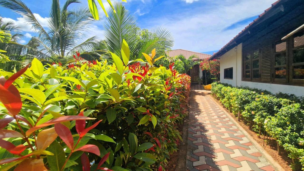 Italian Guest Hotel Trincomalee Exterior foto