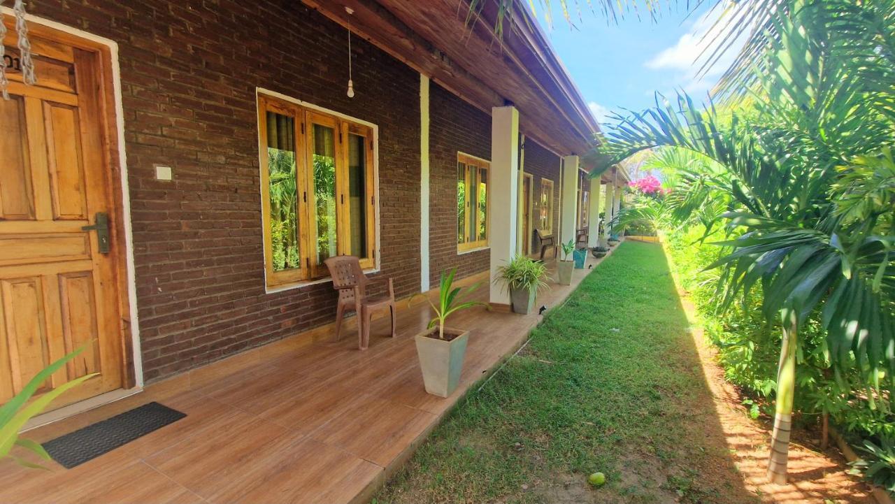 Italian Guest Hotel Trincomalee Exterior foto