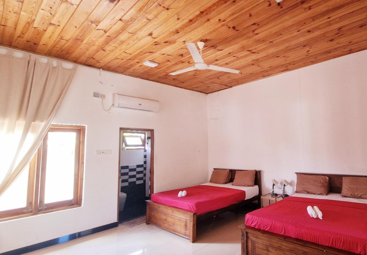 Italian Guest Hotel Trincomalee Exterior foto