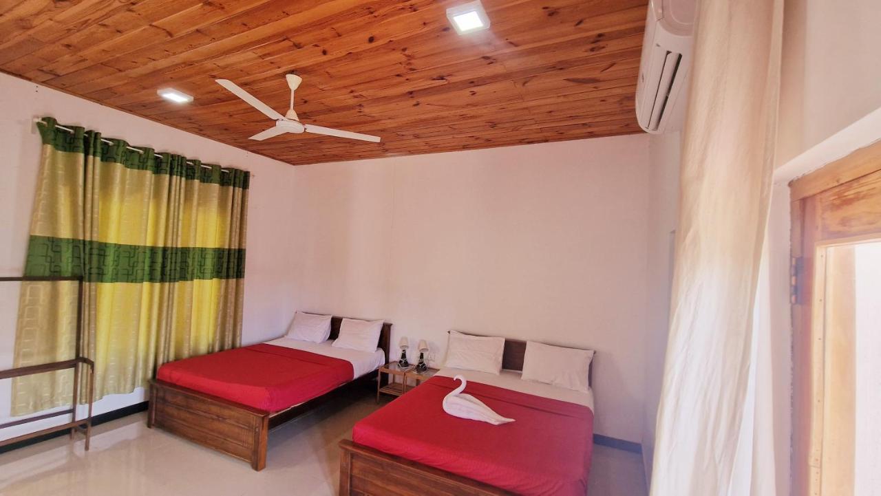 Italian Guest Hotel Trincomalee Exterior foto