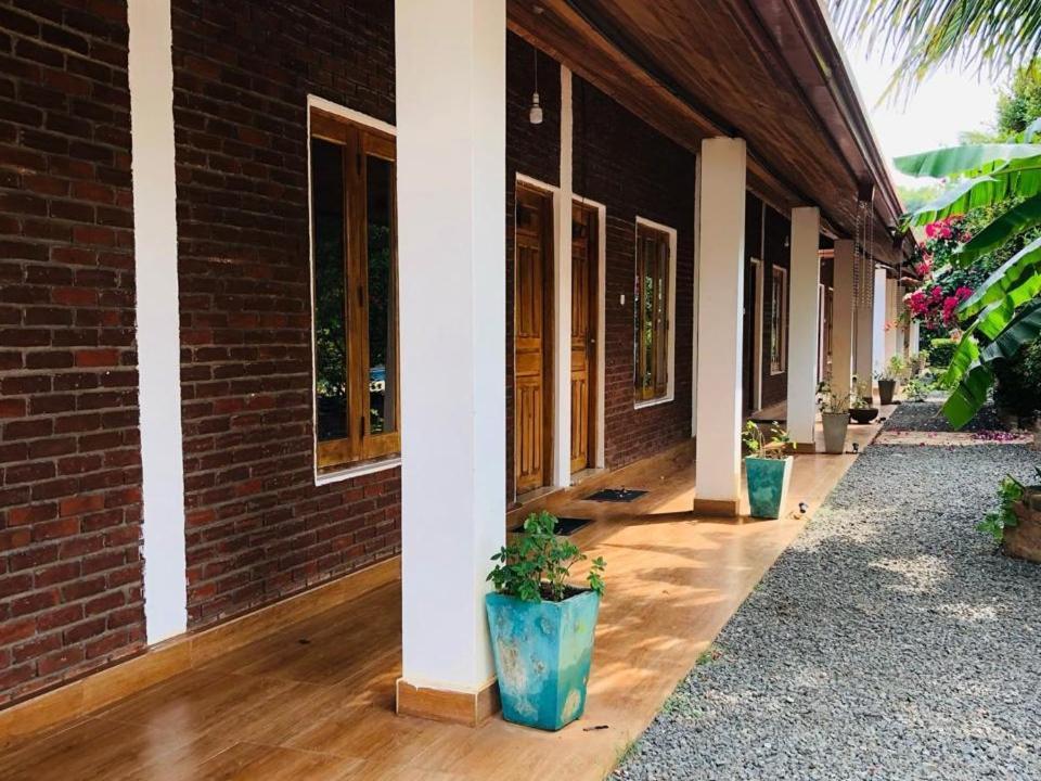 Italian Guest Hotel Trincomalee Exterior foto