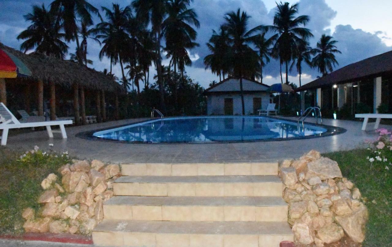 Italian Guest Hotel Trincomalee Exterior foto